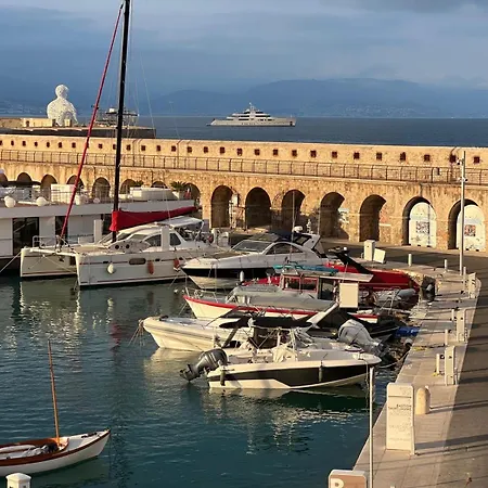 Úszó hotel Location Antibes