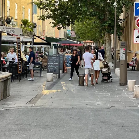 Location Úszó hotel *